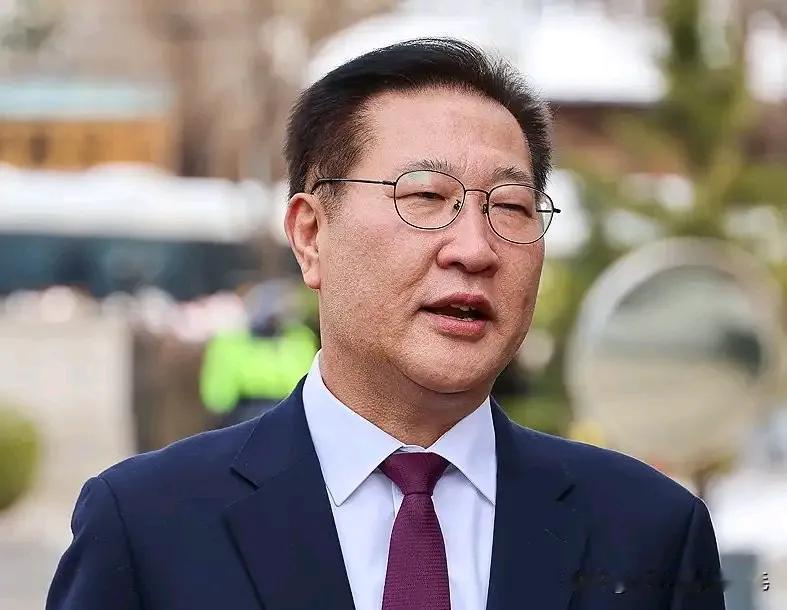 前法务部长朴成宰的逮捕申请再次被法院驳回，特检和法院彻底杠上了。朴成宰是尹锡悦