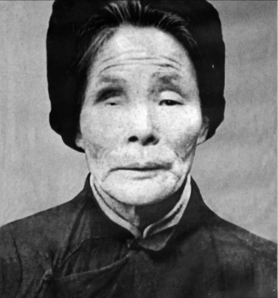 吴秀真：为救红军不惜刺下自己的右眼吴秀真被当地人亲切称为“何大妈”，是一位在红