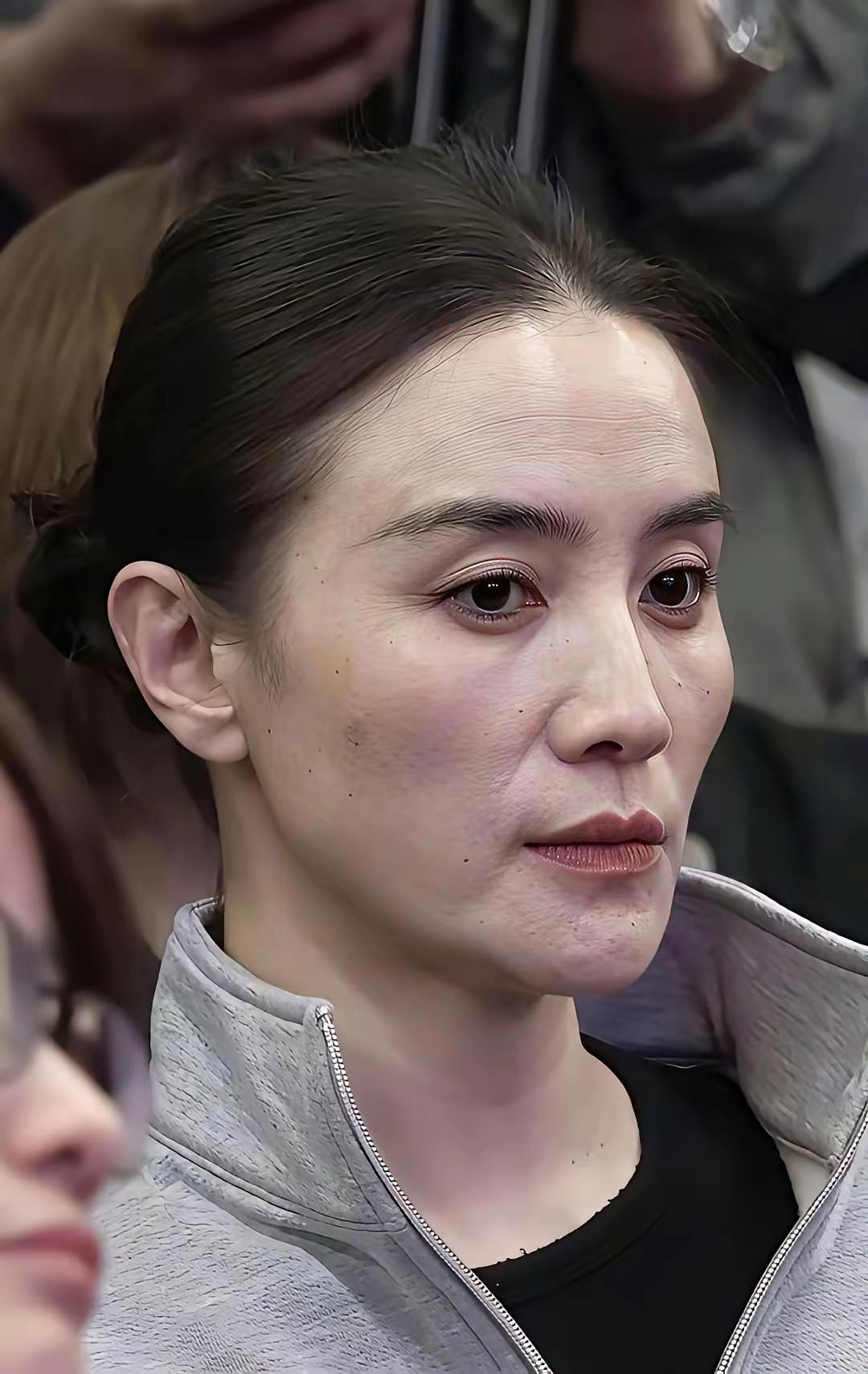 哪位大神能相面？这女人的面相应该不会太好吧！