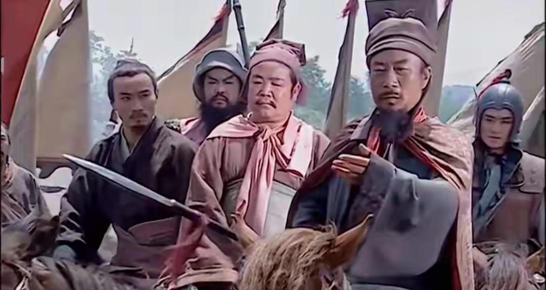 周侗惨遭灭门，一家47口全部被杀，老头要借水泊梁山灭少林…提起周侗，没人会