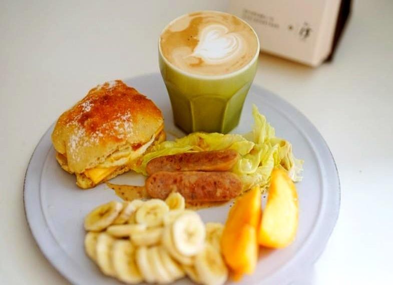 哈佛一项追踪了近四十七万人的研究，捅破了一层窗户纸：你每天早上吃下的东西，可能正