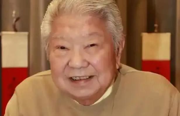 2023年，主持人问蔡澜：“你风流一辈子，却没生一个孩子。你有没有后悔呀？”