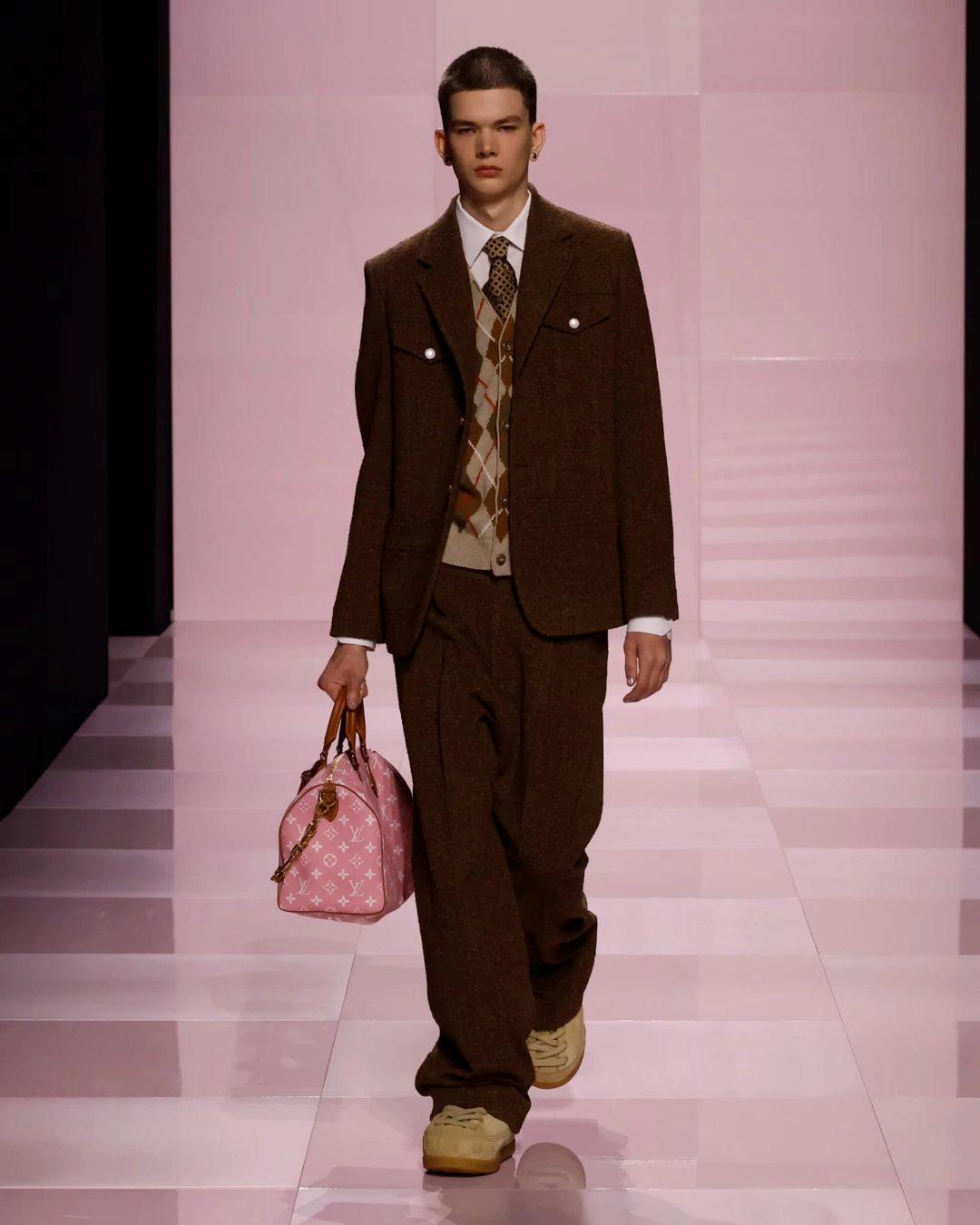 LouisVuitton2025秋冬男装系列大秀街头文化与奢华时尚领域的结