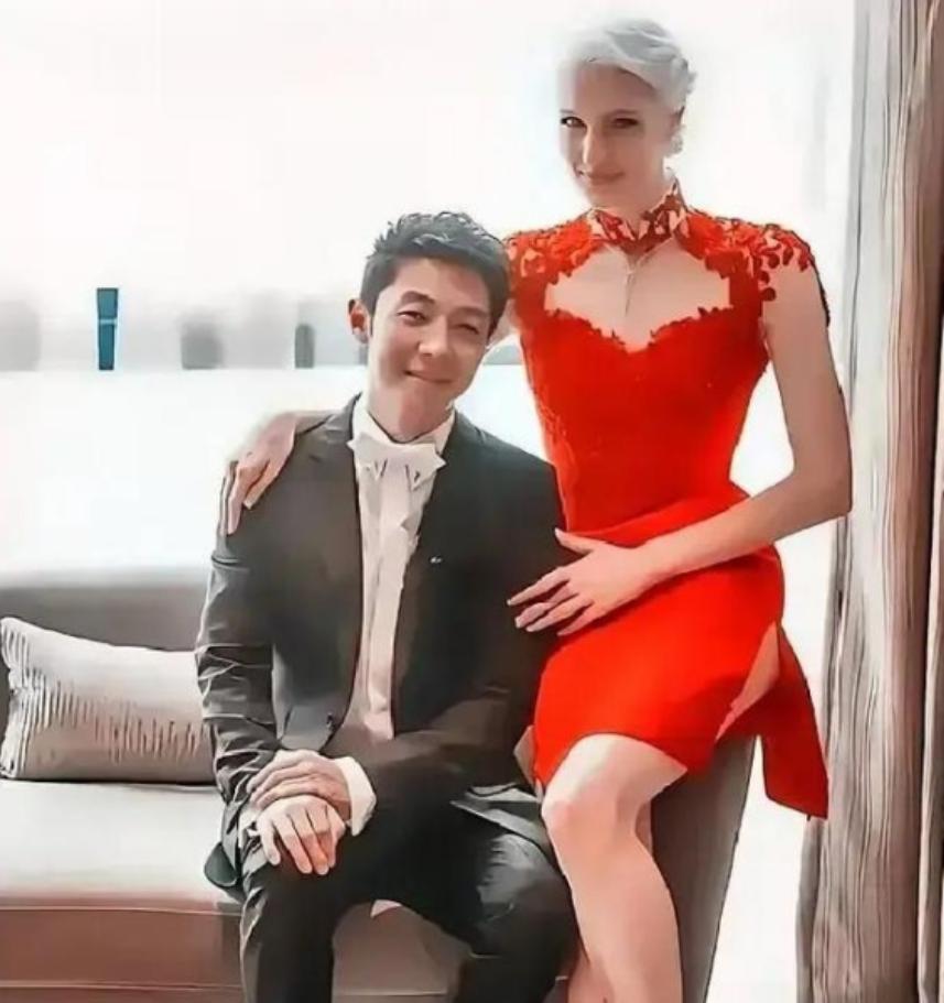 多伦多富家女李白八年前执意嫁给撒贝宁，如今生活状态全网热议。先说重点：2016年