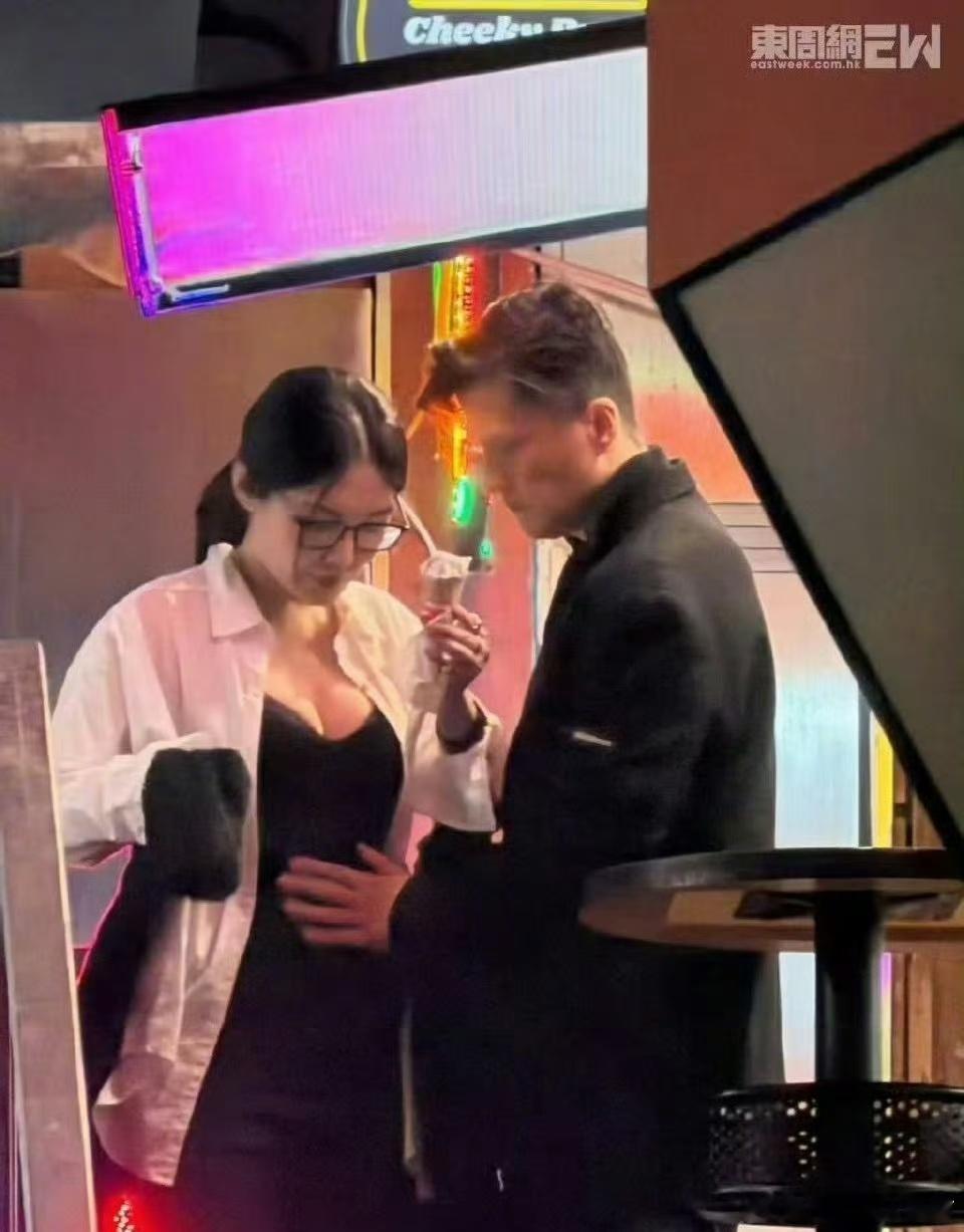 徐冬冬尹子维早生贵子具象化徐冬冬发的配图真就是早生贵子具象化，两人脸上都看得出