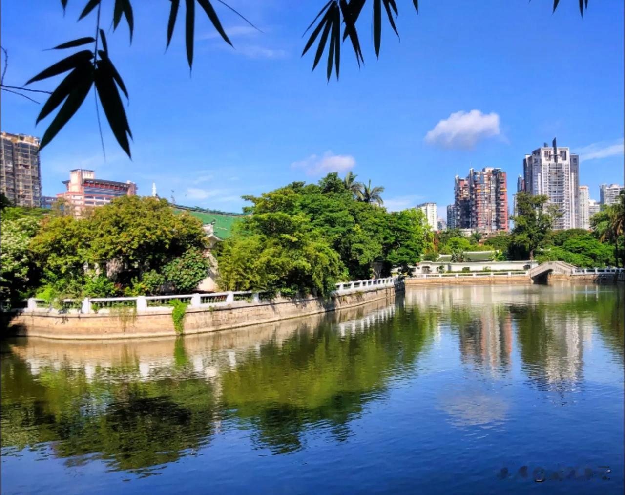 多年不见的老同学和我借钱，真的是太难为人了。一个月前接了一个陌生电话，上来就