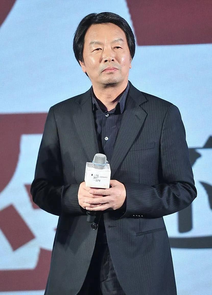 活了七十岁了，人生都走了很久很久了，有过功，有过名，有过利。。。经历了太多，也