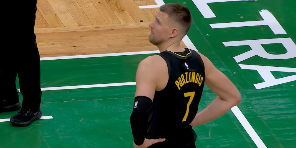 勇士球星波尔津吉斯真是太懂人情世故了！在今天勇士客场以99：120惨败于凯尔特人