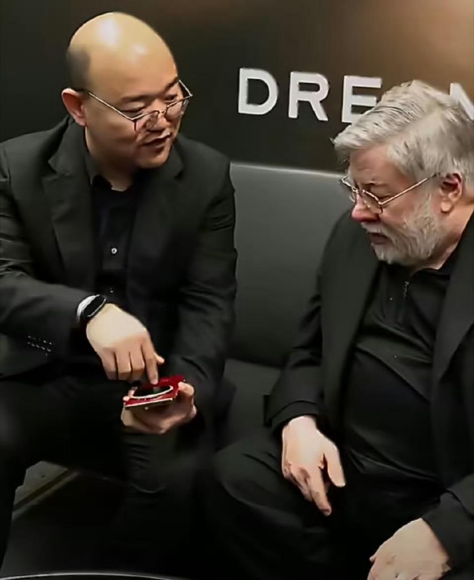 苹果创始人站台追觅旗下手机追觅旗下手机估值达640亿苹果联合创始人沃兹确实跑去硅