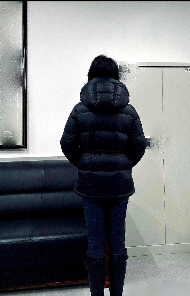 谁再说羽绒服要贴身穿才暖和，那纯粹是想在零下二十度的户外玩一把自虐。好多人觉