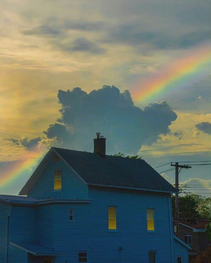 梁晓声曾在《人世间》中说：“这辈子，能大半夜从被窝里爬起来，给你倒水做饭的人，除