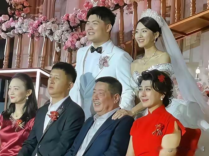 现在已经有人举报闫学晶涉嫌偷税漏税，我们拭目以待，希望水落石出。中戏新疆班文字游