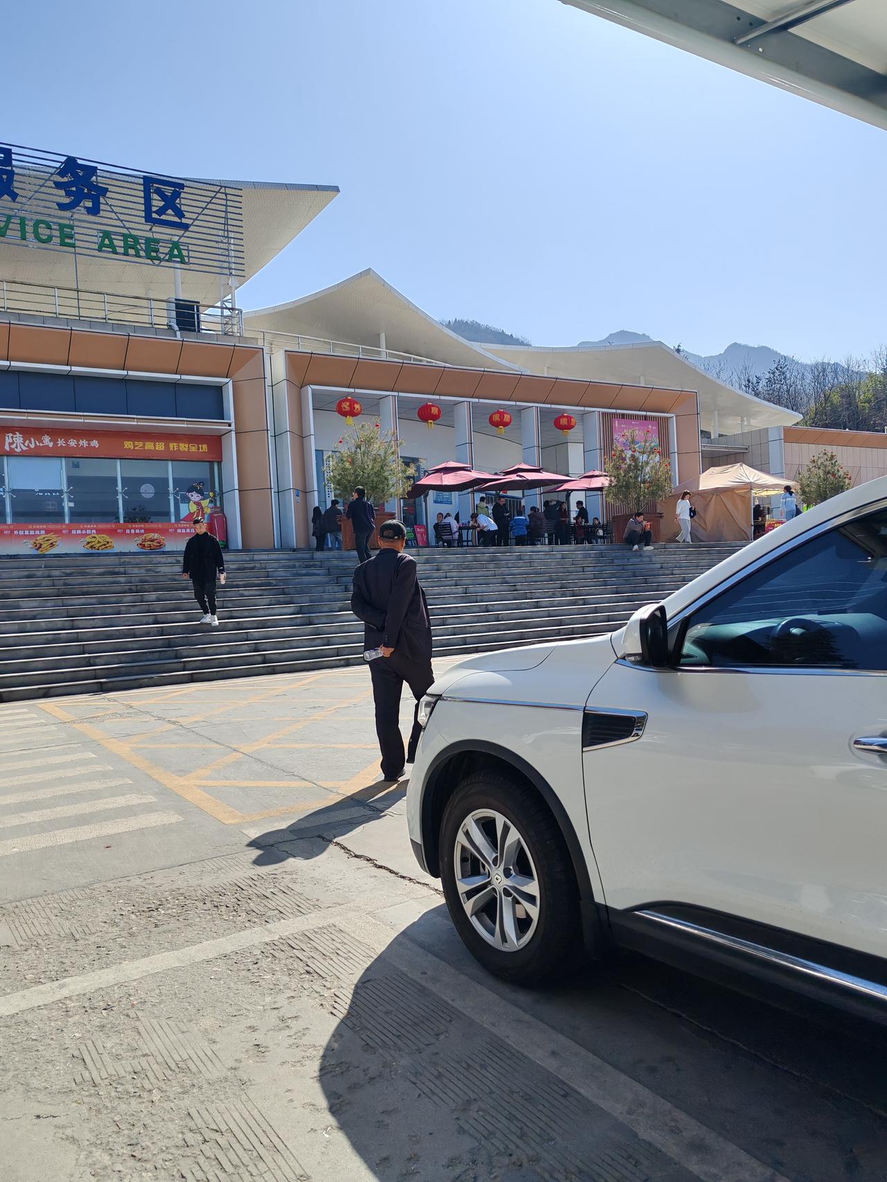 2026年春节没意思！这些现象很反常1年味没了。我从四川回到西安，两座城市静悄