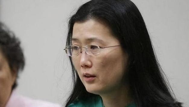 北大化学才女李天乐：潜伏在顶级药企工作十年，她利用职务之便，将其清华丈夫一点点“