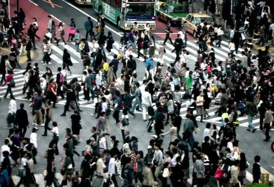 说出来挺讽刺的！俄罗斯1.5亿人不急，美国3亿人不急，加拿大4000
