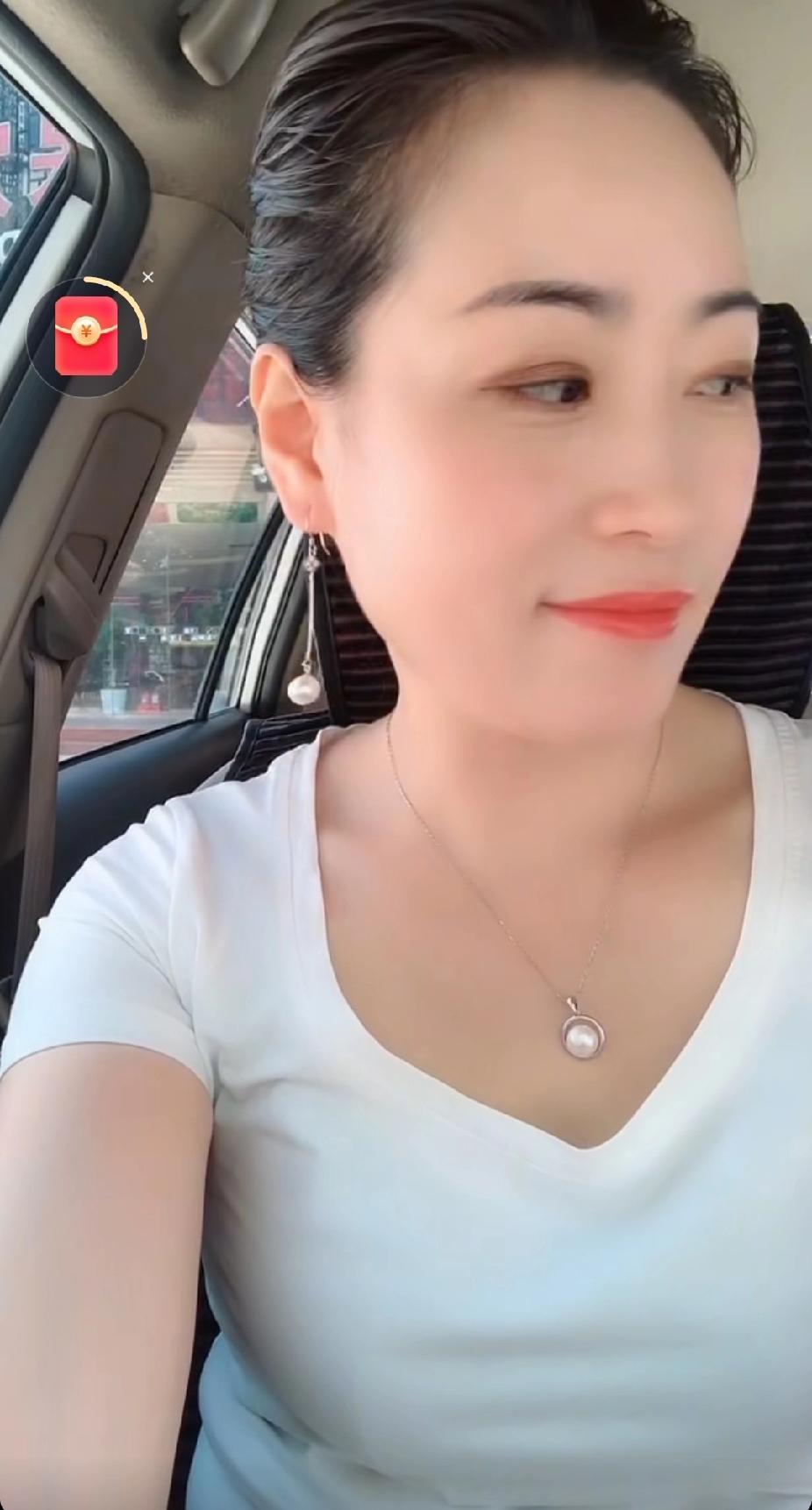 中年女性爱上小鲜肉被议论得沸沸扬扬？来看看她们心里到底在想啥！45岁的林姐