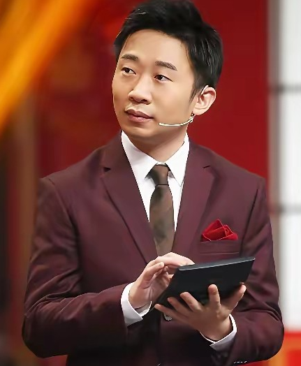 杨迪的压力现在真的很大除了上综艺，基本没别的发展路子一个长相下等，学历一般的