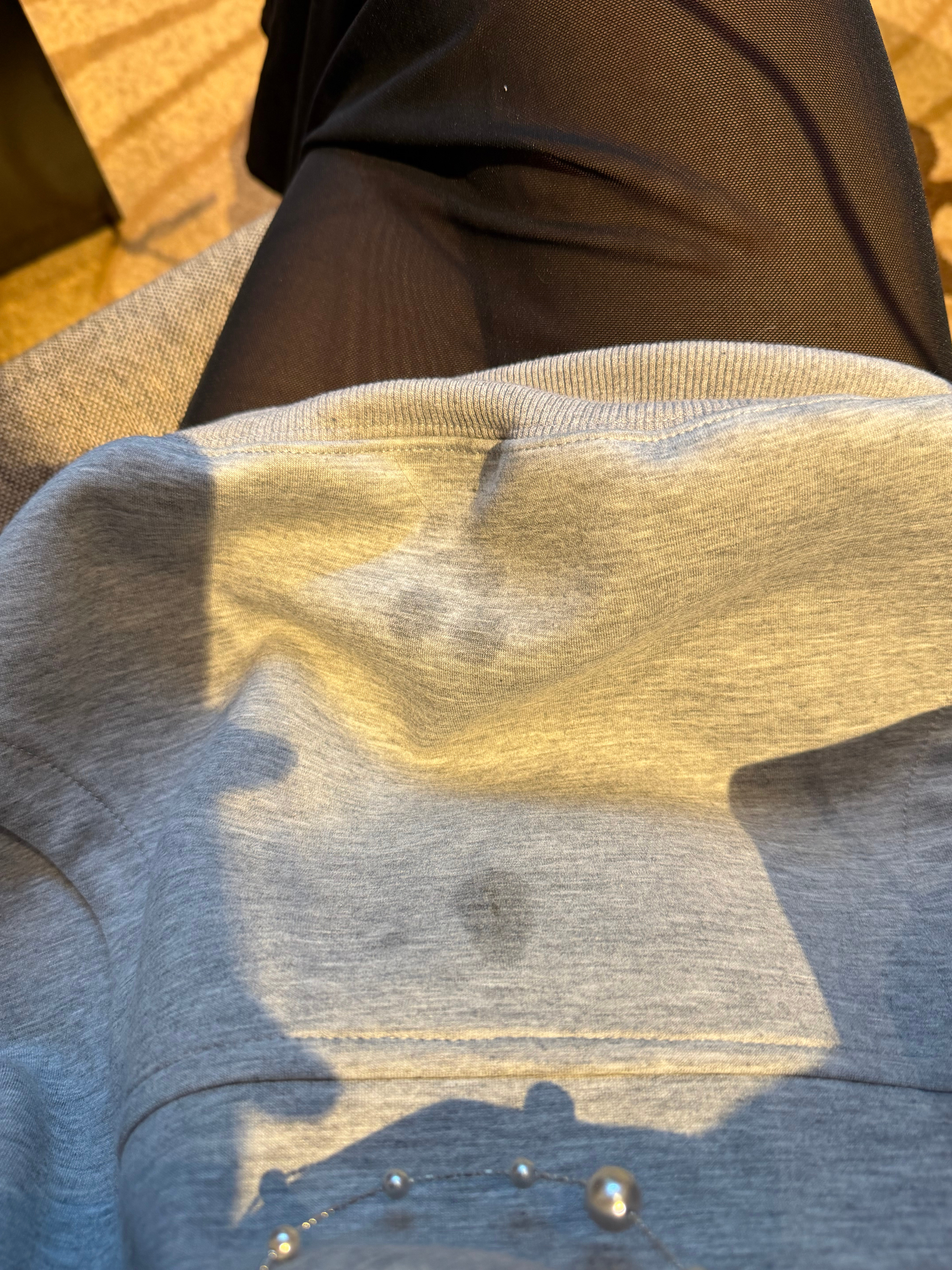 新衣服就这样滴了几滴大油渍💔💔有没有什么清洗油渍的好办法[哭哭]​​​