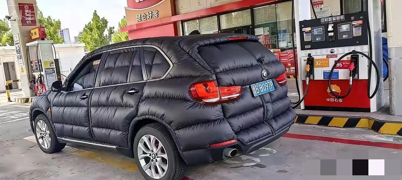 车衣终于到了，这个冬天不用担心车子会被冻坏了，属实不错，大家说说以后这个车衣脏了