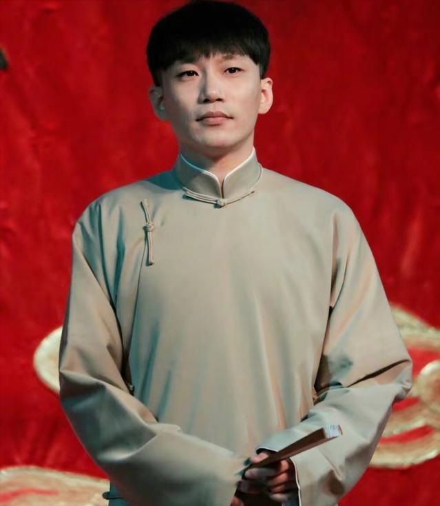 何九华跨界演戏？想学郭麒麟也得看看自己有没有本事！前阵子还在广德楼说相声，转