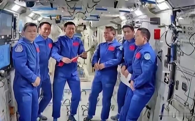 谁刷到神二十推迟返回的消息不揪心不是任务没完成，也不是交接出问题偏偏是返回前