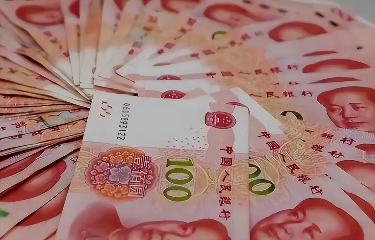 我身边的朋友个个衣着光鲜，开着几十万的车，一张口就是月薪几万，本来我是很羡慕，结