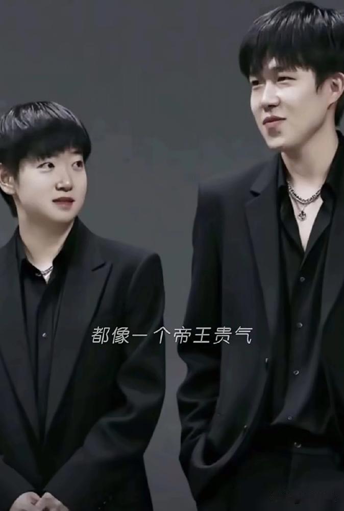 行了行了收你的玄学彩虹屁！什么万相纵横听得我脚趾抠出三室一厅！但没主管教练还