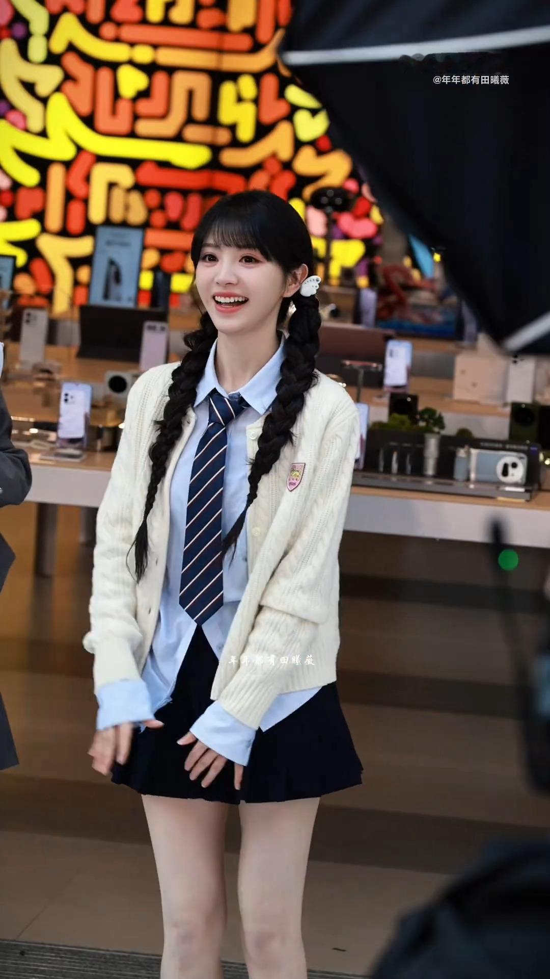 元气双马尾学姐薇薇酱！🎀田曦薇双马尾学院风造型
