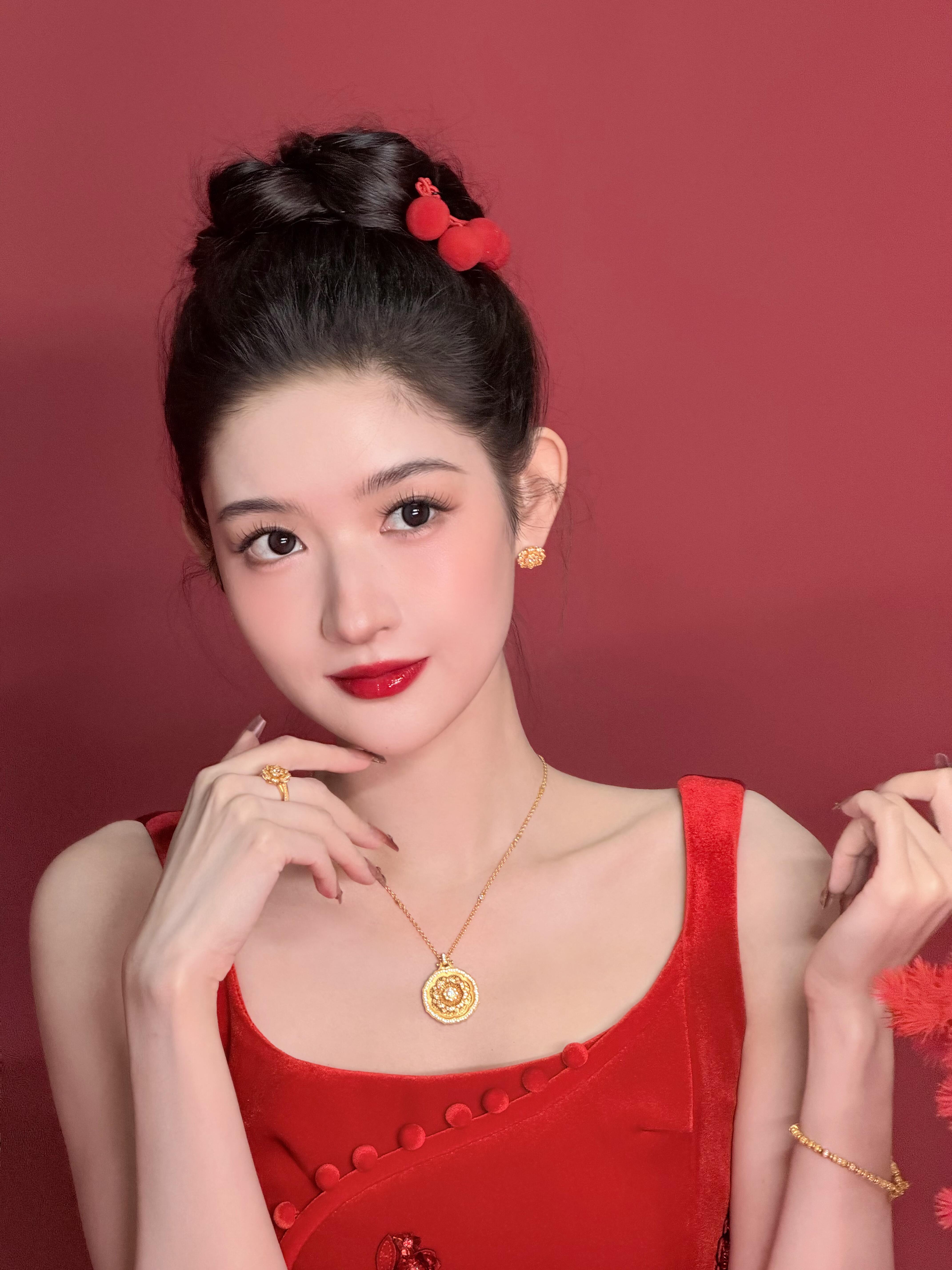 都穿亮片裙不告诉王玉雯王玉雯春晚第二套造型🏮大年初二祝大家新年快乐