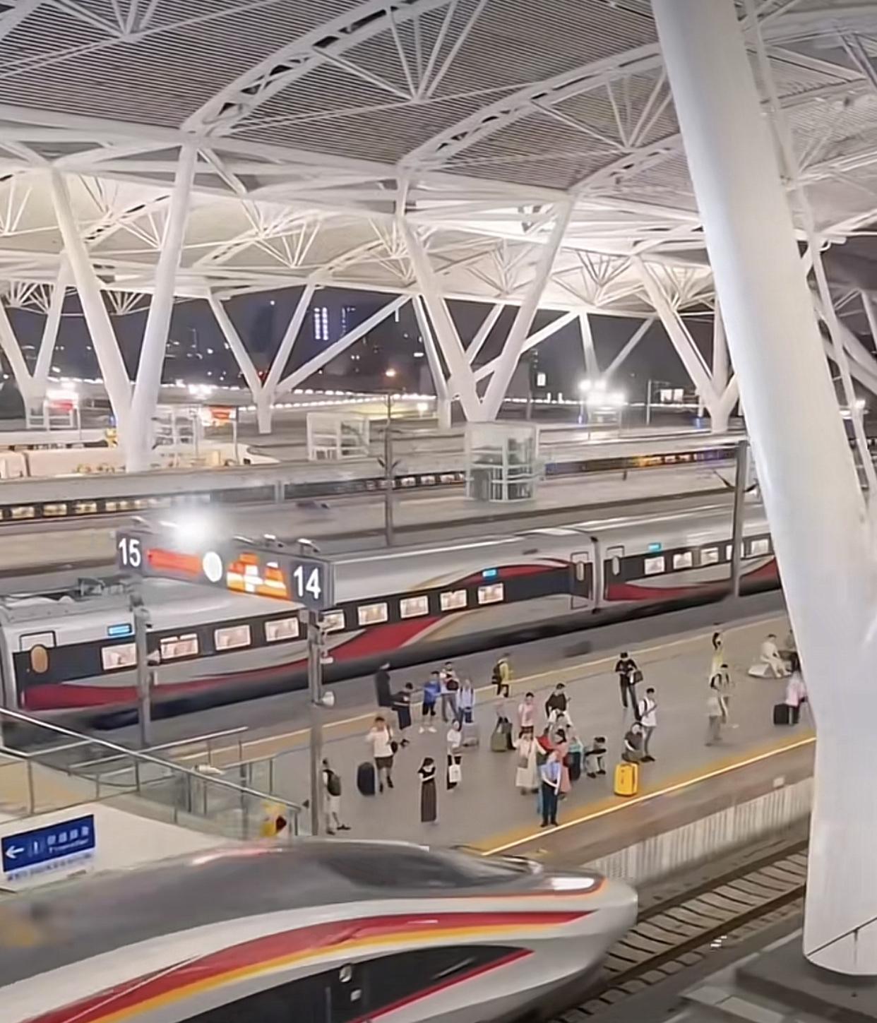 第一次从广州去惠州，看见穿城而过的东江和惠州附近的山岭，原来广东也有这种山水秀美