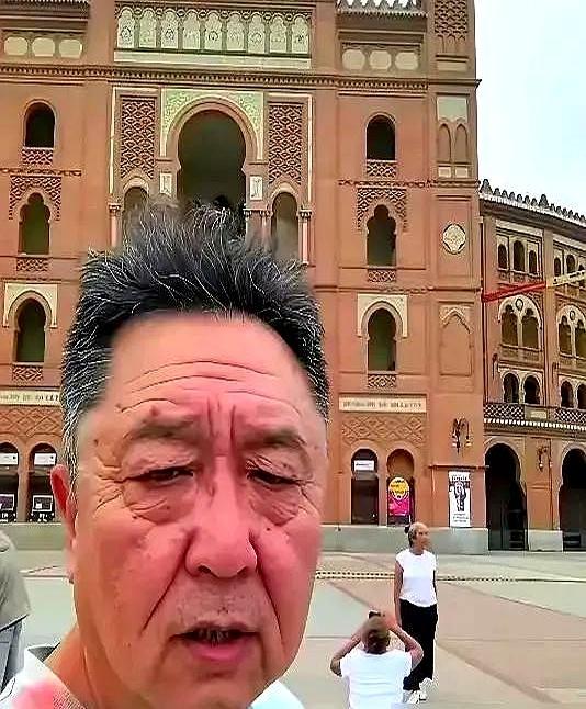 这事儿挺有意思的。你看于谦大爷，56岁，看着跟66似的。天天小酒喝着，活得