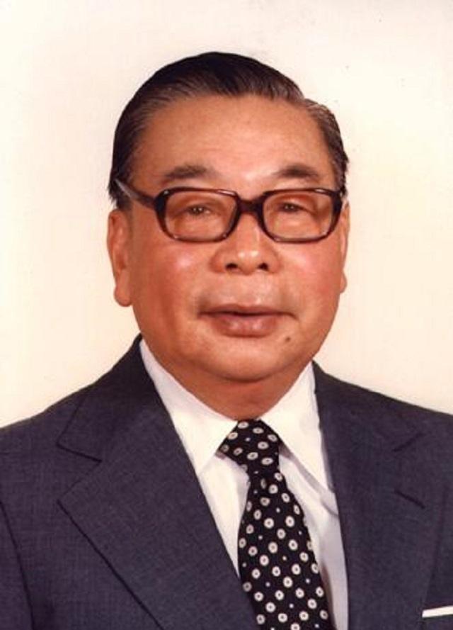 蒋介石一生追逐权力，蒋家家族为何最终只传到蒋经国就无法继续延续下去？1977年