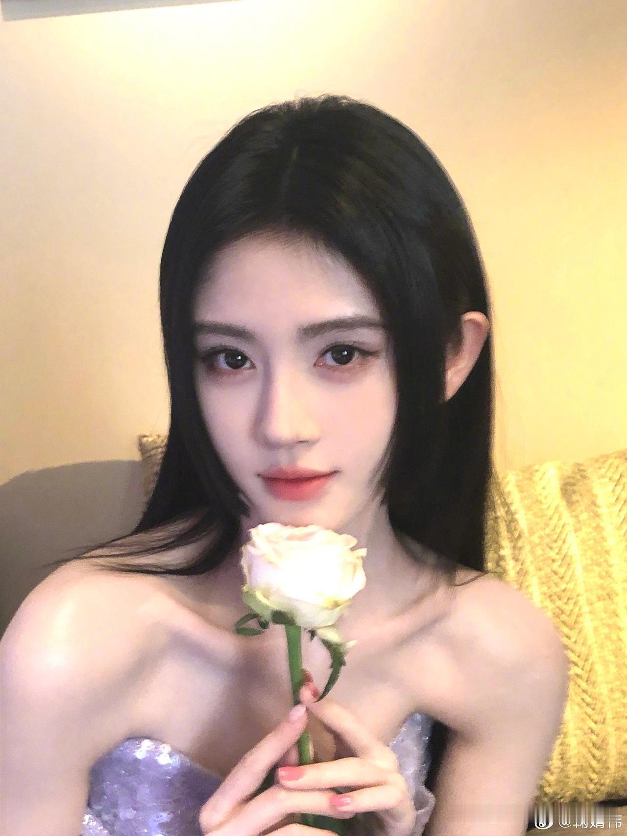 鞠婧祎分享图片