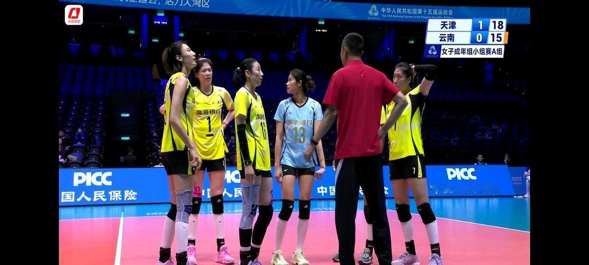 新赛季天津女排整装待发，有三个没想到。杨艺任队长可发挥老将带新作用，陈方留任