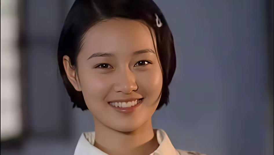 还珠格格时，很漂亮。现在是知性美。都很吸引人我喜欢她这个时候，和陈龙拍了个片，