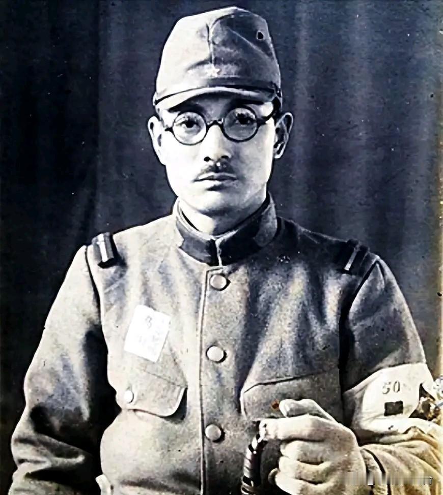 1944年的北平，天黑得像泼了墨。日本兵山下次郎在日记里写下一行字：“太残