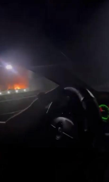 委内瑞拉空军的苏-30战斗机紧急升空拦截飞机和直升机。目击者称，他们看到美国A