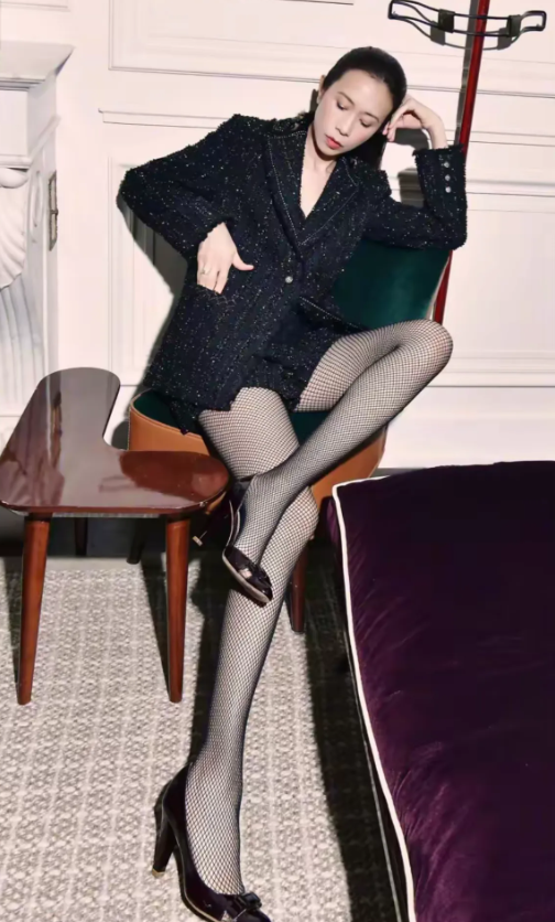 莫文蔚，167cm，光腿长给人感觉得150cm！