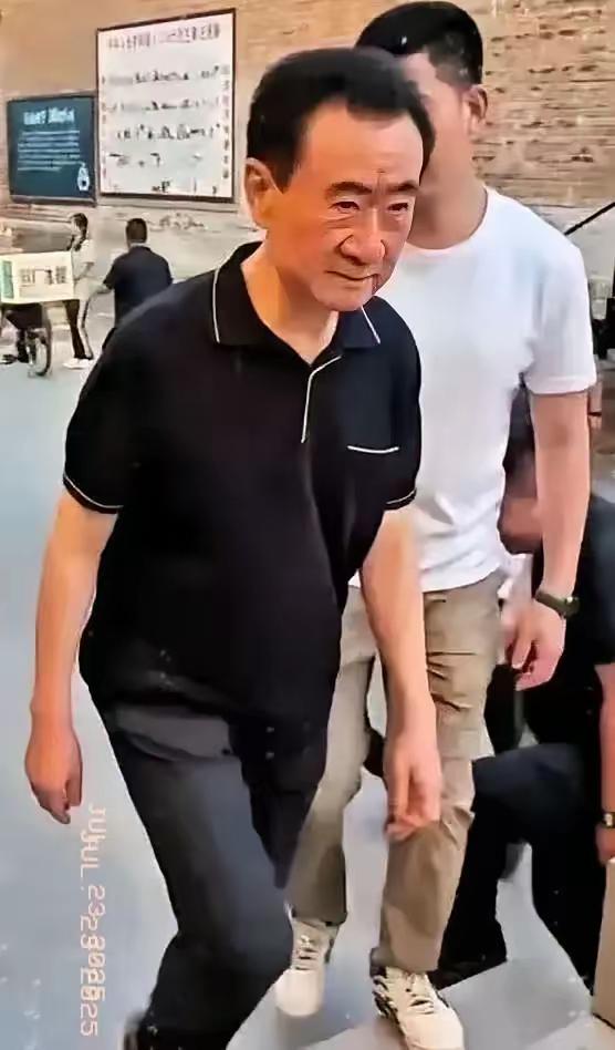 良心企业家！终于明白王健林为什么拼命卖资产了，不是因为万达撑不下去了，也不