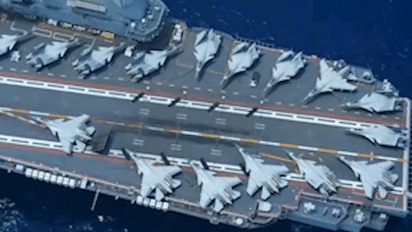 满编的辽宁舰和山东舰，更加期待福建舰的满编。福建号航母舰