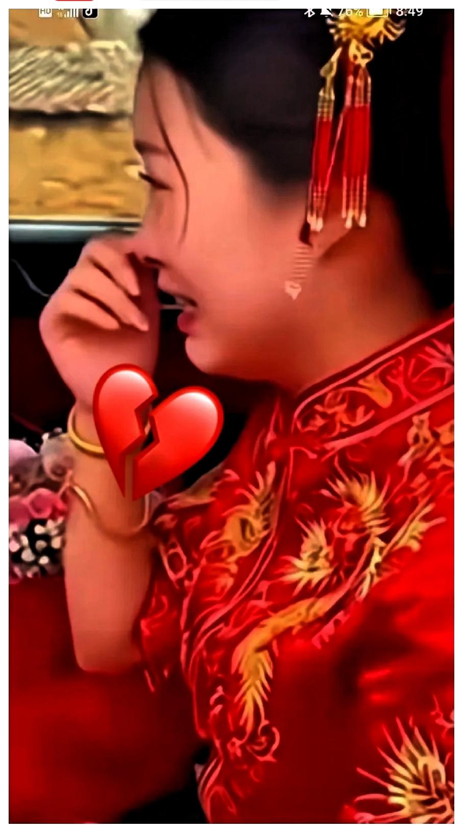 哎，真不知道这姑娘脑子里装的啥！新郎问新娘没钱下不下车，新娘说“我闺蜜说了不