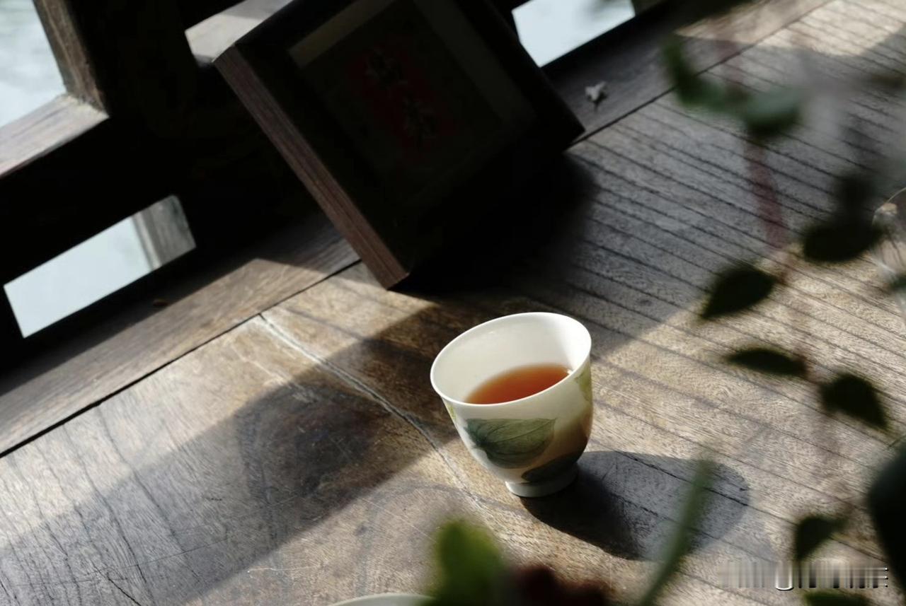 普洱茶，动态的美在纷繁的茶类世界里，普洱茶始终是独一份的特殊存在。绿茶的鲜