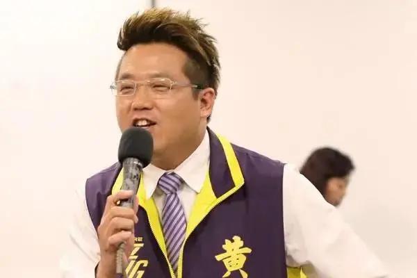 黄敬平再批赵少康是内神通外鬼!黄敬平在中天的节目中公开批评赵少康,说赵少康是