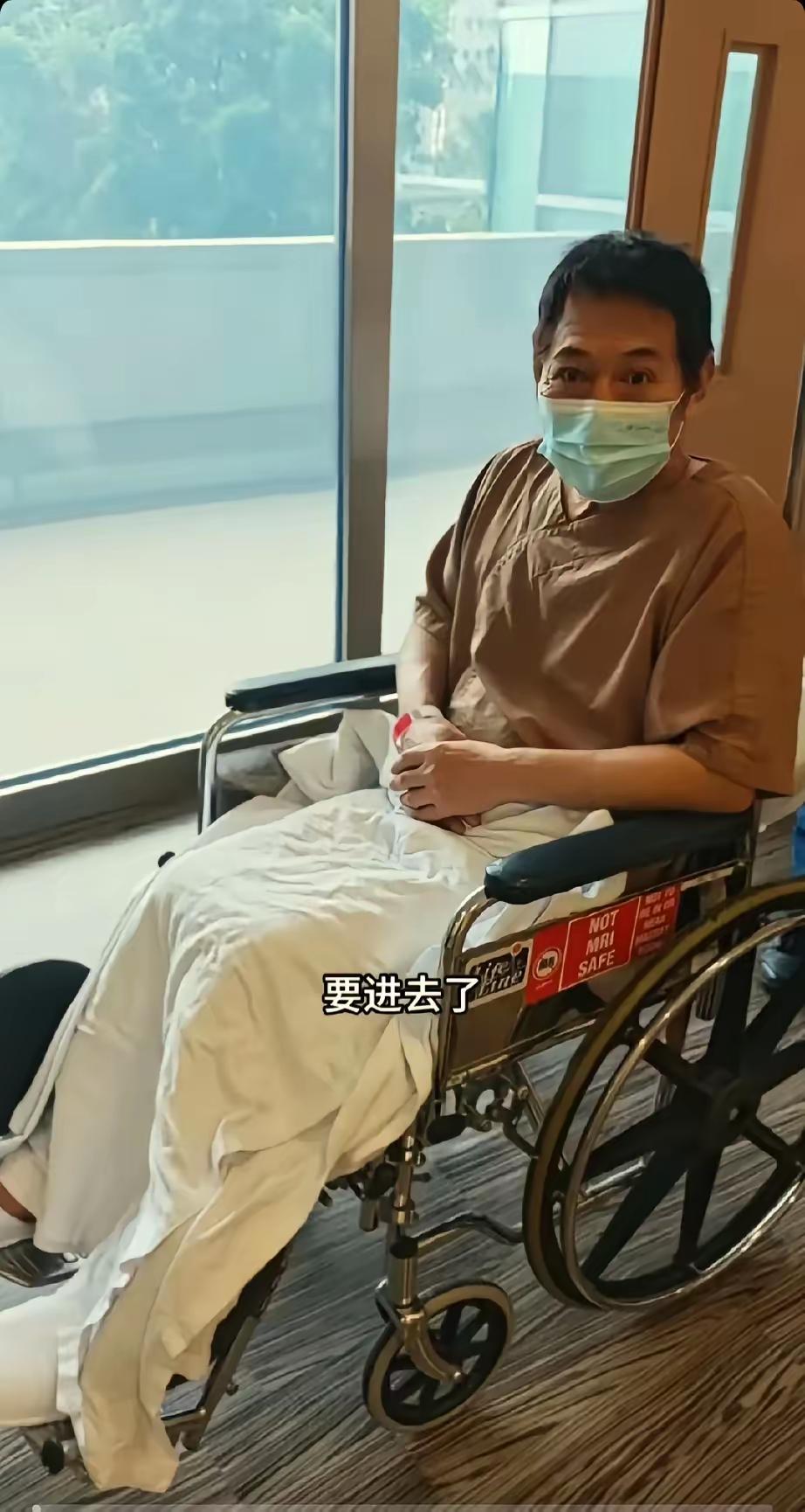 大家没必要同情61岁老得像72岁的李连杰， 原因很简单， 不是他没钱治病
