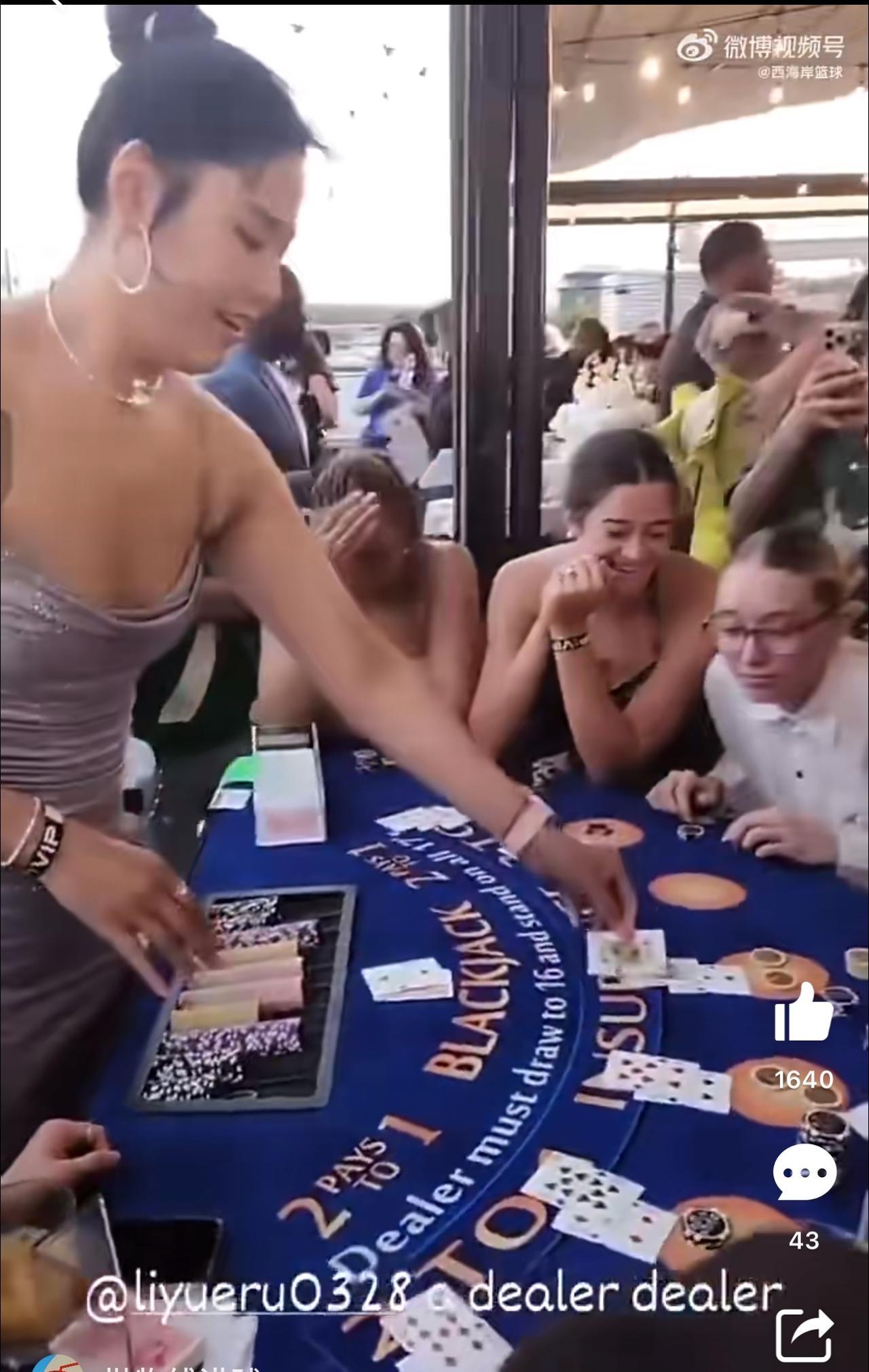 小宝李月汝正在通过多种渠道积极“筹备”资金，准备在欧洲篮坛大干一番！这不，为达目