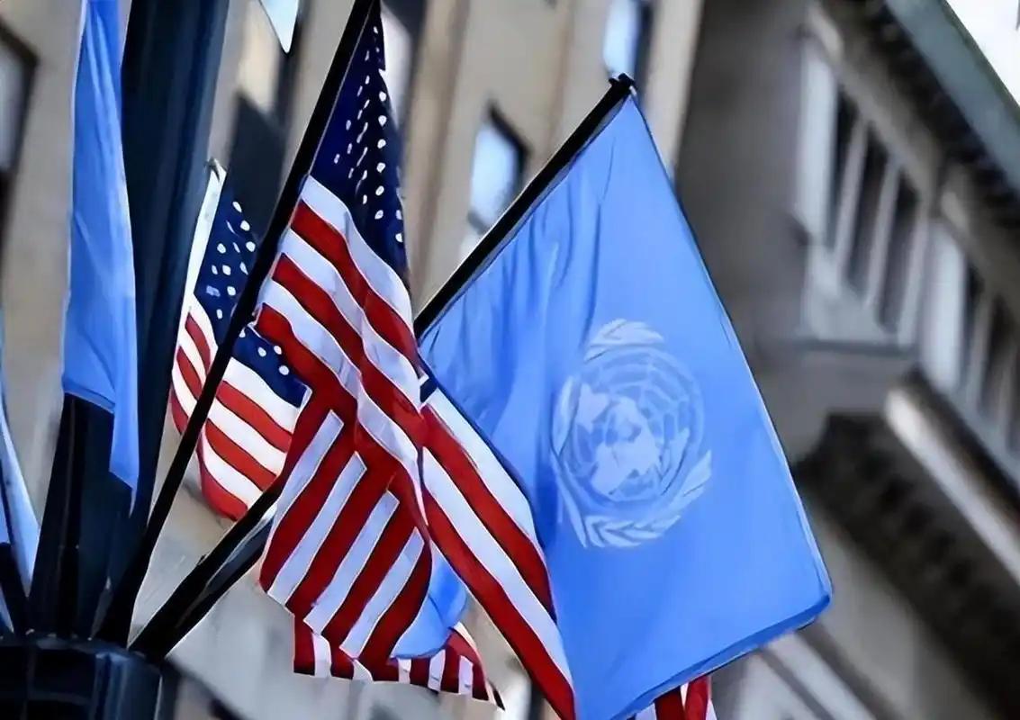 联合国治不了特朗普，全世界也拿他没办法，根本没人敢去招惹他！不过，美国本土的老百