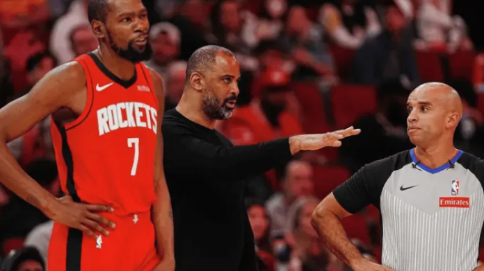 火箭主帅乌度卡与火箭完成了提前续约，双方达成了一份6年的合同，每年年薪约1100