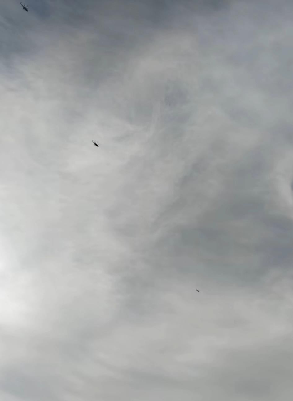 一大堆直升机往南边去了，今晚也是飞机飞个不停，打就打吧，谁赢都行把旧账了了，省得