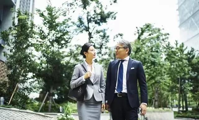 六七十年代出生的人，如果你有一个独生女儿，恭喜你：人生5局，你小赢4局，最后一局