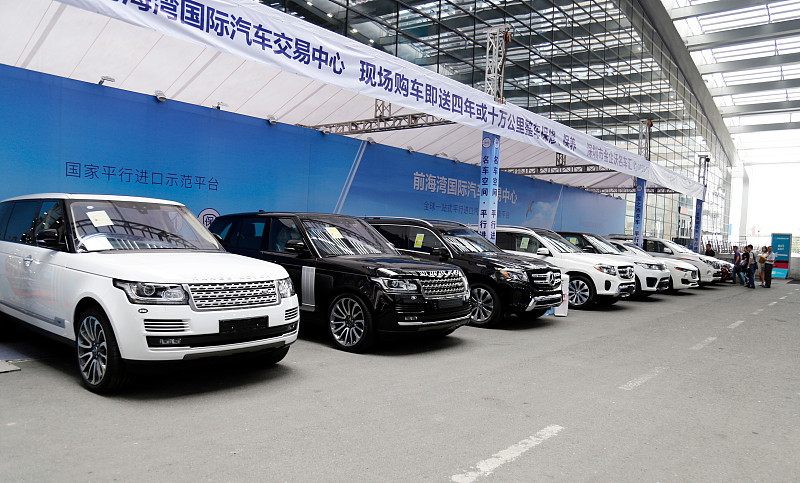 上周陪我叔去看宝马5系，销售直接报出裸车33万的价，我叔以为听错了反复确认，搁两年前这价连3系都拿不